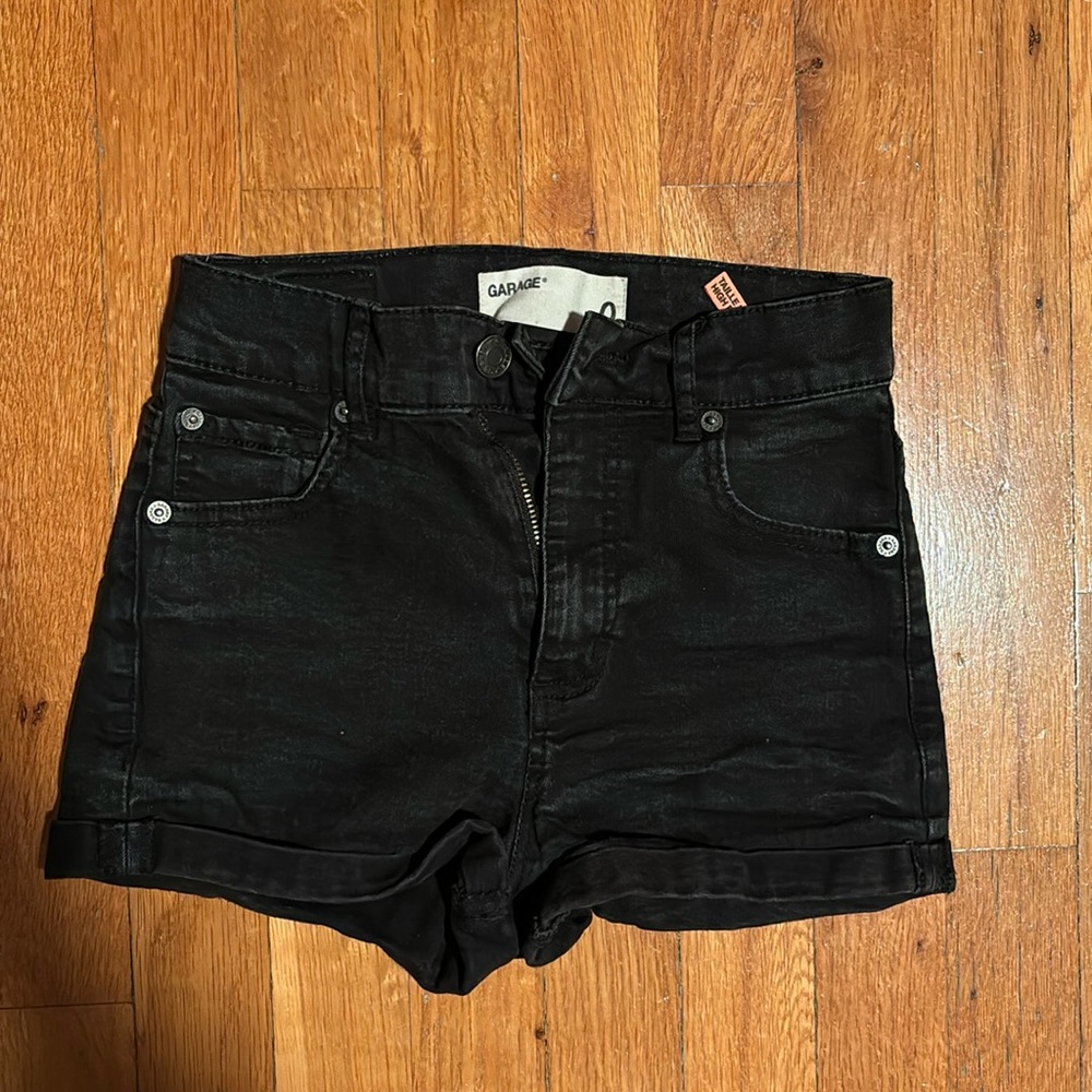 Women’s Garage Black Like New Jean shorts Size 0